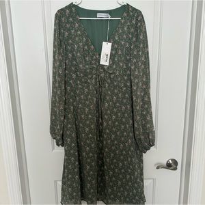 NWT Green Floral Long Sleeve Knee Length Dress with Cinch Detail Size XL